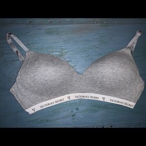 🛑❌SOLD❌🛑 Gray Victoria’s Secret T-Shirt Bra